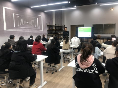 酒店管理學院舉辦'企業專家進課堂'系列活動，深化實踐教學